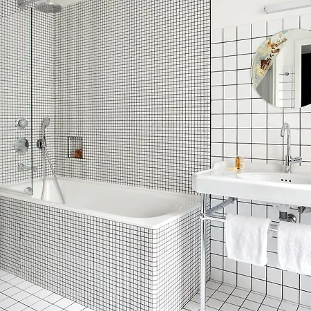 New Le Voltaire Hotell