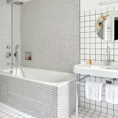 New Le Voltaire Hotell