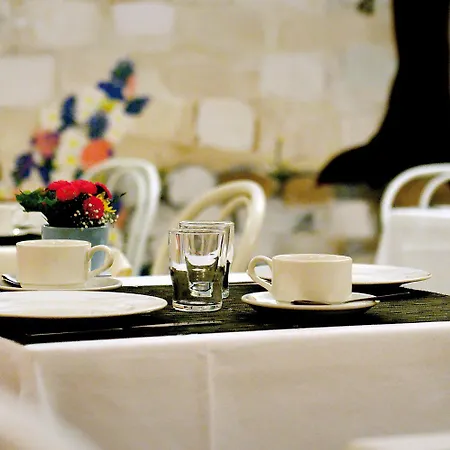 New Le Voltaire Hotell