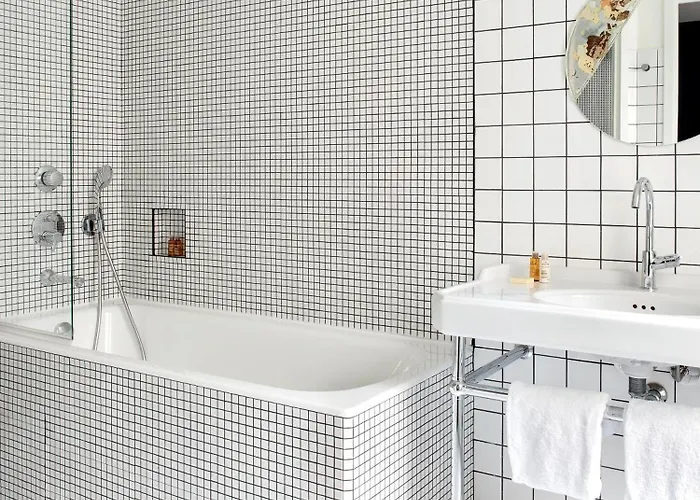 New Le Voltaire Hotel