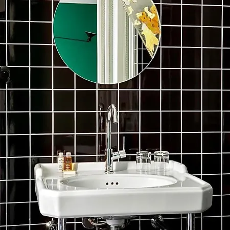 New Le Voltaire Otel