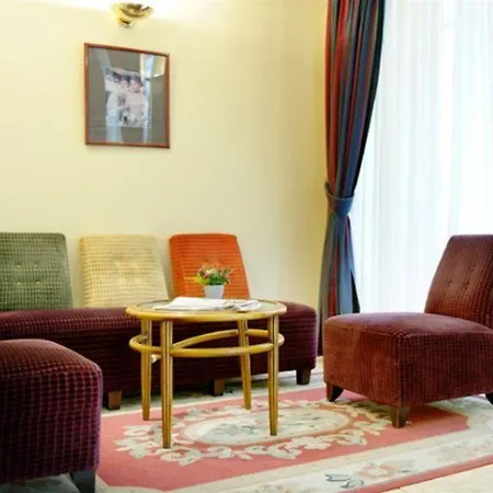 New Le Voltaire Otel