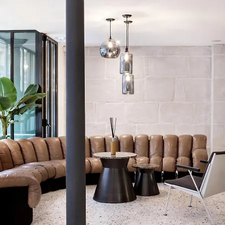 New Le Voltaire Parijs