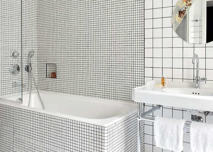 New Le Voltaire Hotel