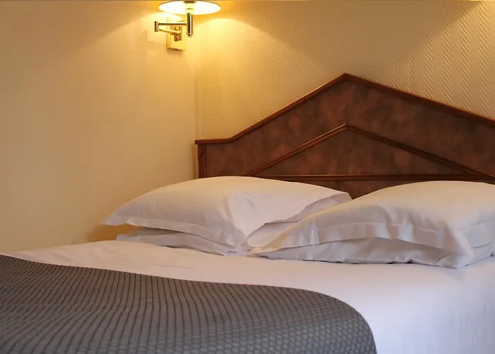 New Le Voltaire Париж