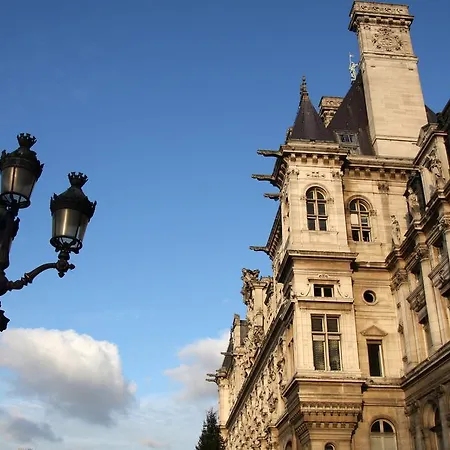 New Le Voltaire Parijs